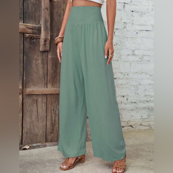 Solid Wide Leg Pants - Picture 4 of 5